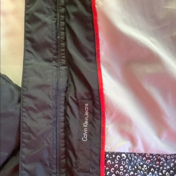 Calvin Klein women’s puffer coat, black. Size large - Picture 5 of 9